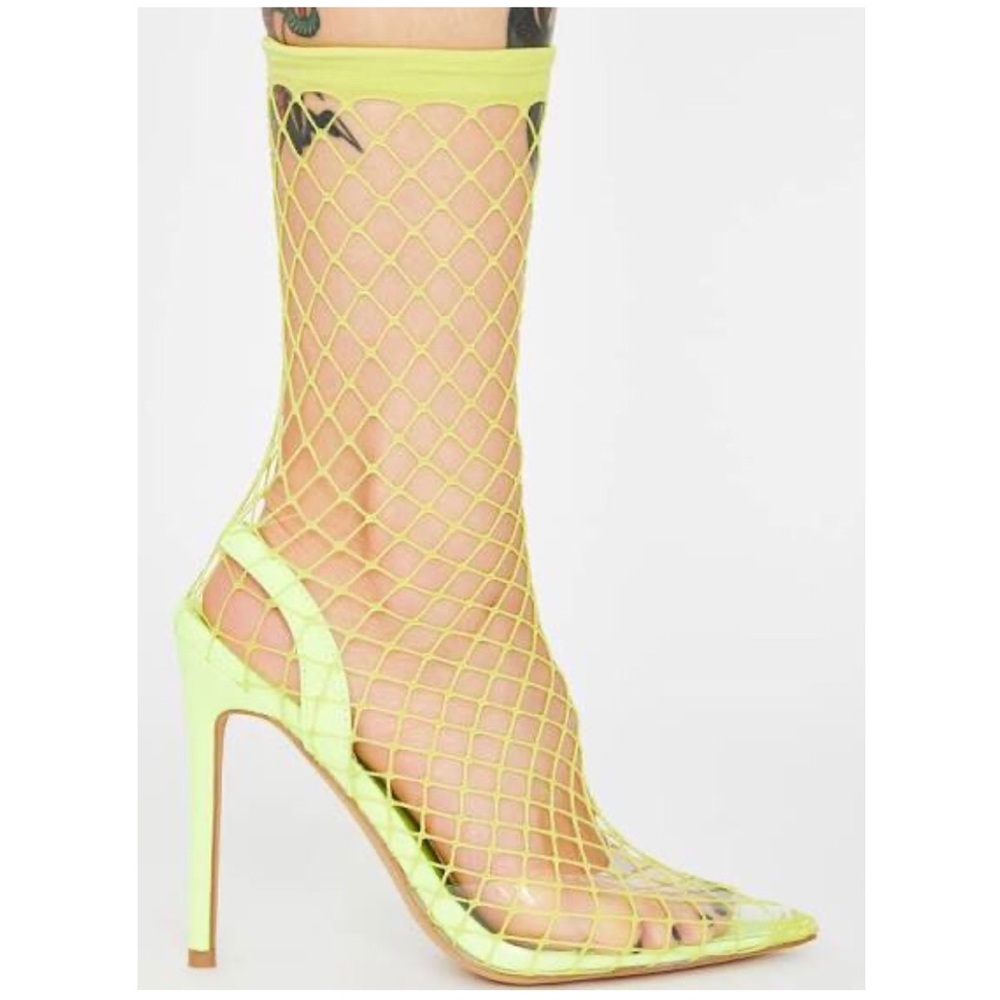 CAPE ROBBIN DOLLSKILL ELECTRA FISHNET HEEL
